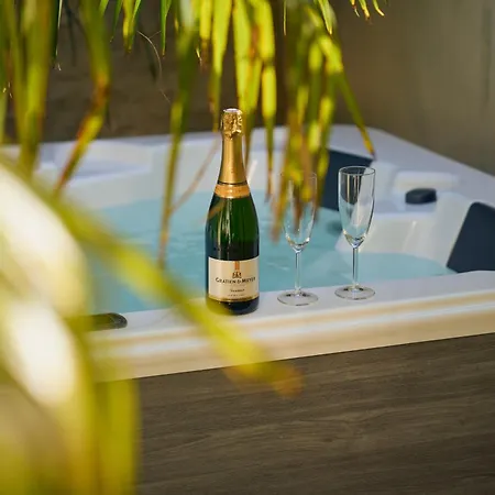 Suite Atypique - Jacuzzi Privatif En Centre Ville De Cognac Exterior photo