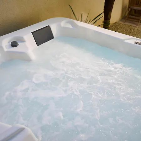Suite Atypique - Jacuzzi Privatif En Centre Ville De Cognac Exterior photo