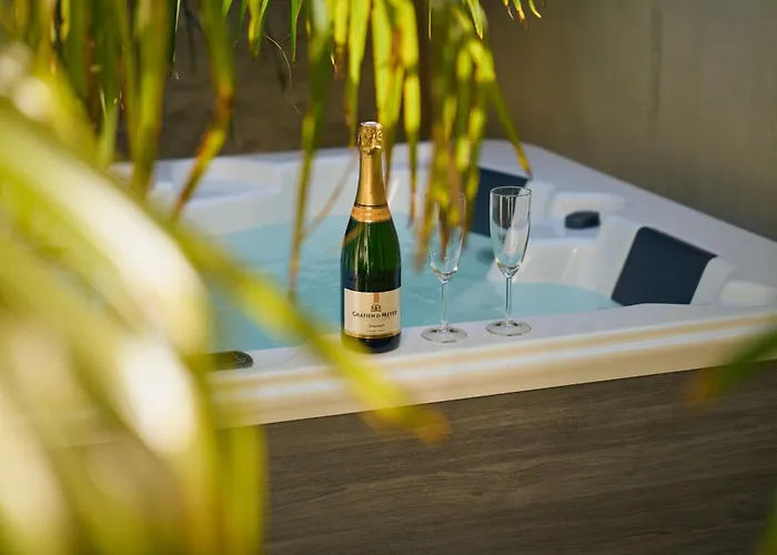 Suite Atypique - Jacuzzi Privatif En Centre Ville De Cognac